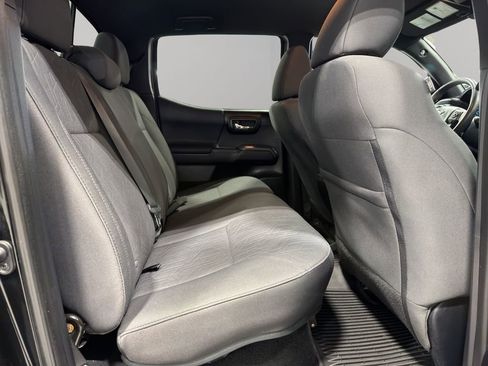 Used 2019 Toyota Tacoma TRD Sport w/ Technology Package image 18