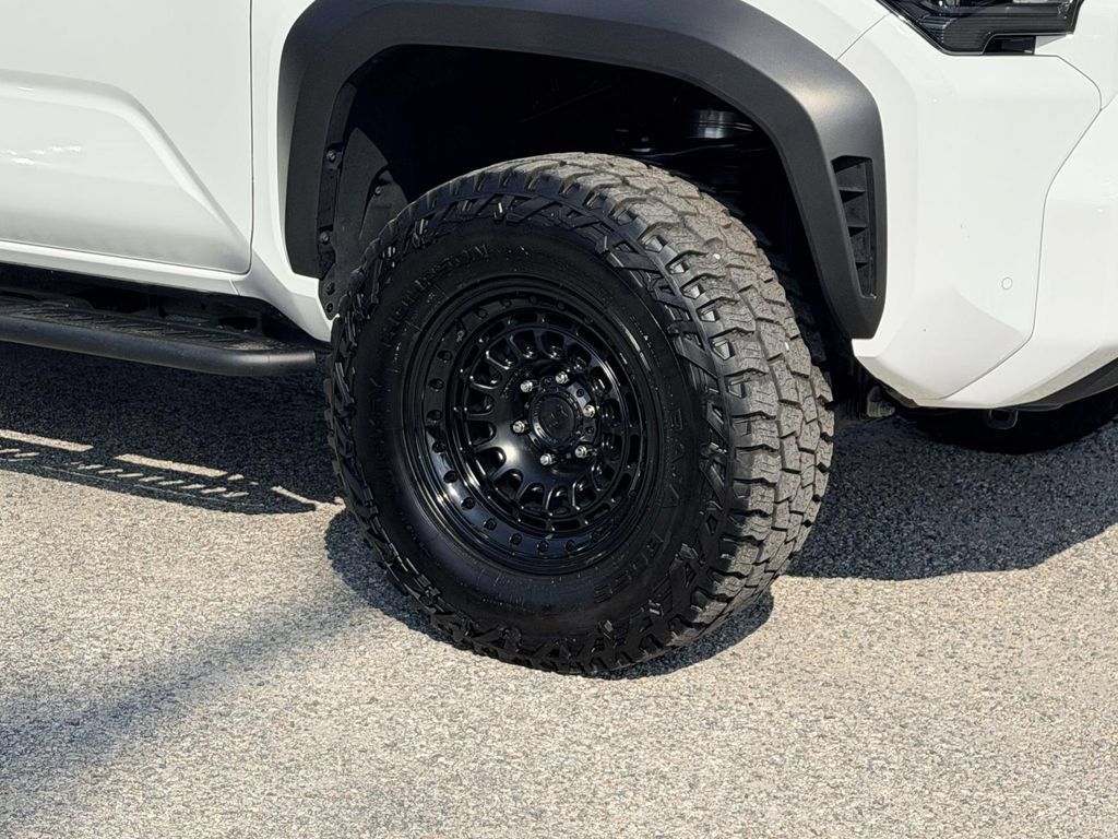 Used 2025 Toyota 4Runner TRD Off-Road Premium AWD/4WD image 25