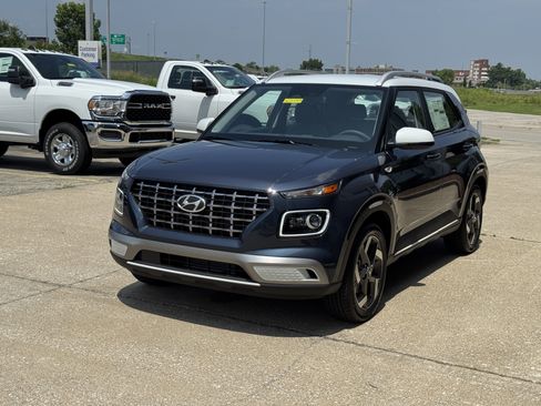 New 2025 Hyundai Venue Limited image 15