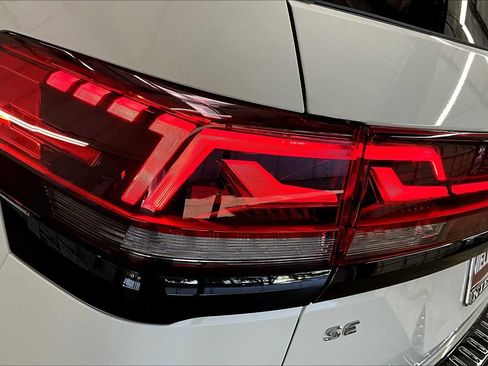 New 2025 Volkswagen Atlas Peak Edition SE image 24