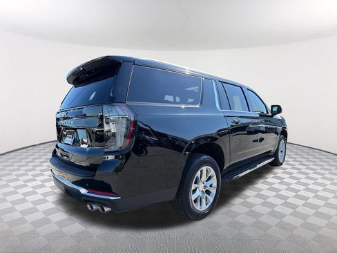 Used 2025 Chevrolet Suburban Premier w/ Sun And Tow Package RWD image 5