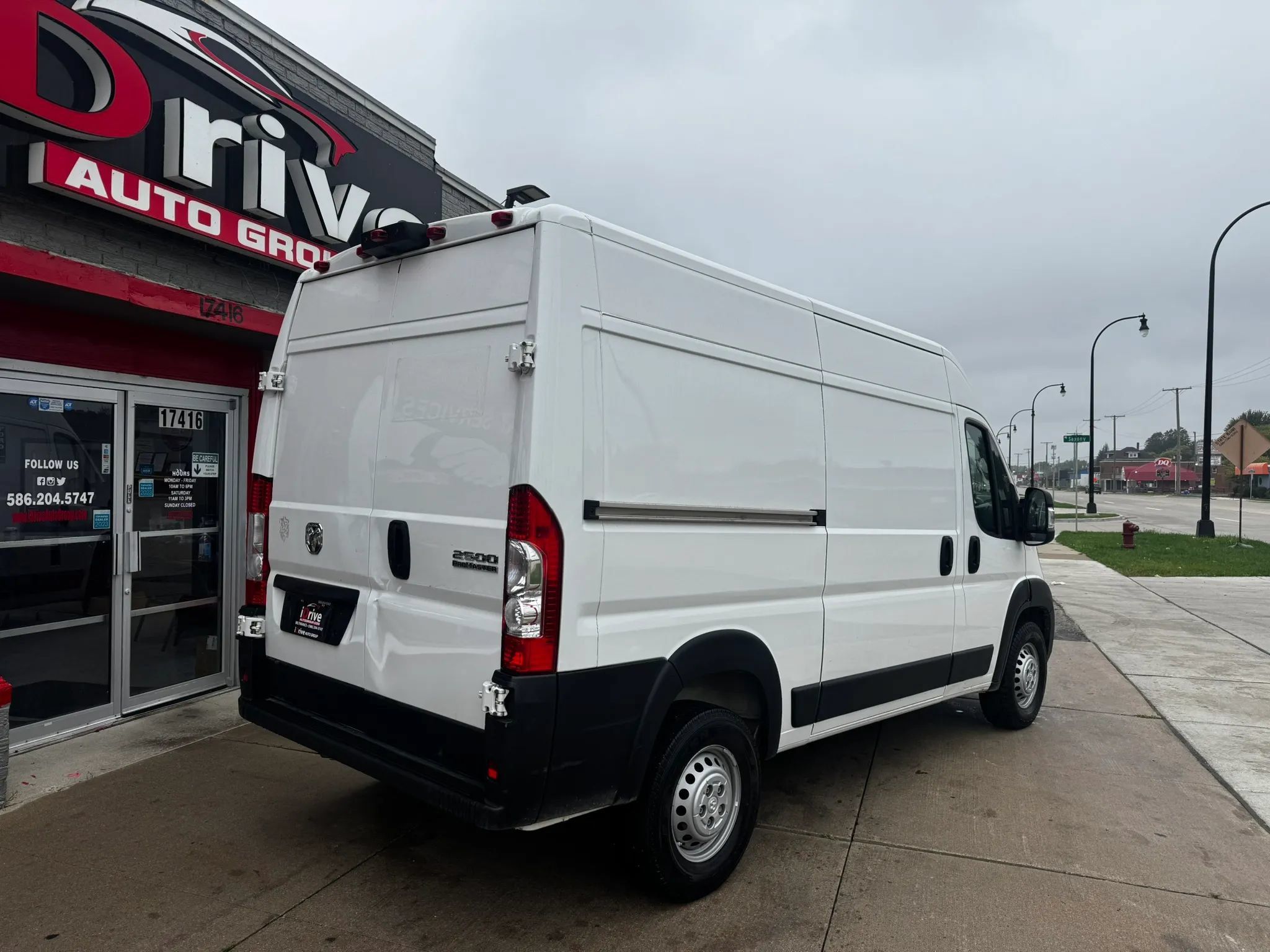 Used 2025 RAM ProMaster 2500 w/ Convenience Group FWD image 3