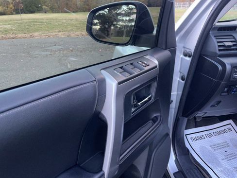 Used 2022 Toyota 4Runner SR5 Premium image 17