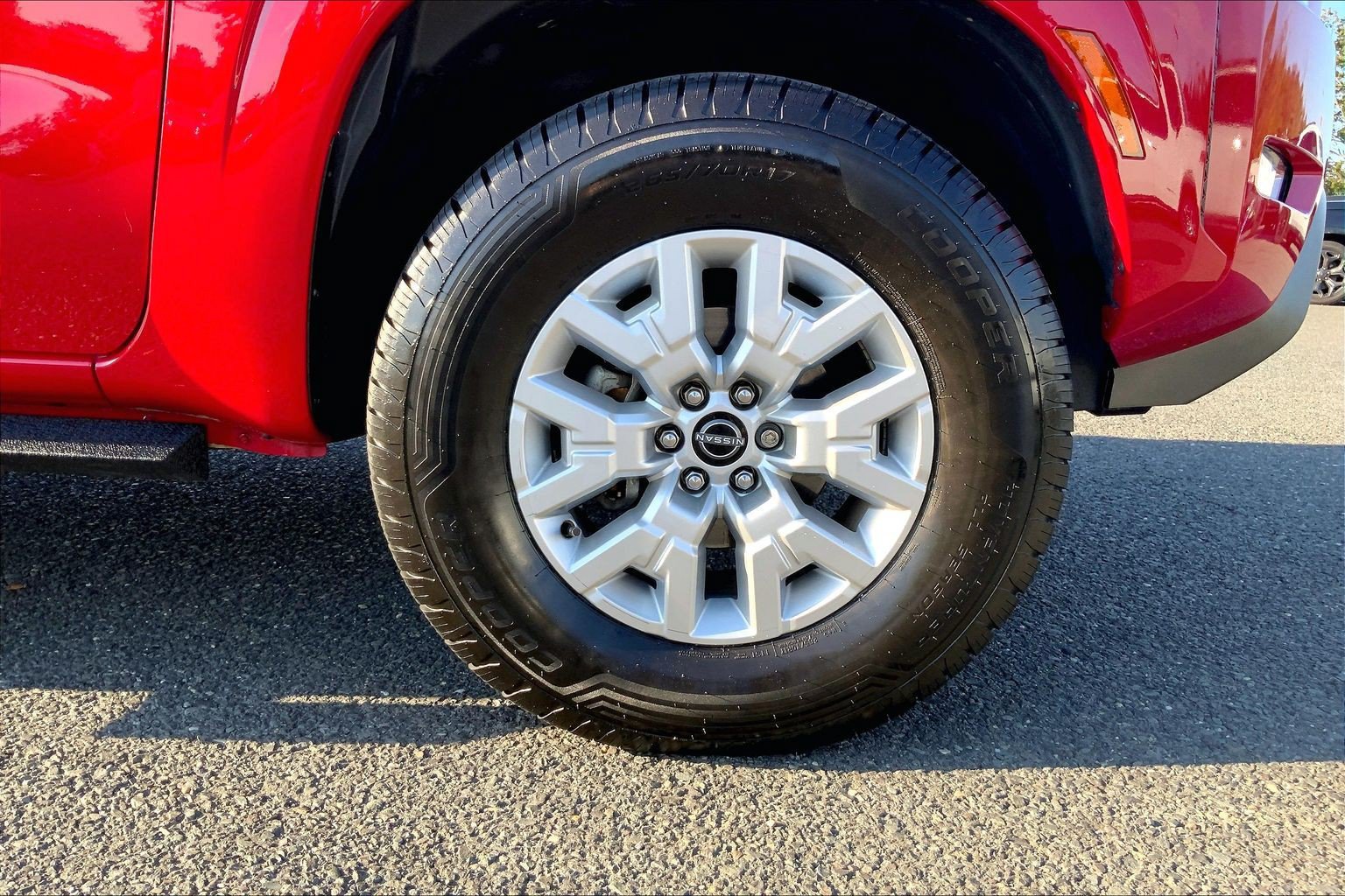 Used 2023 Nissan Frontier SV w/ SV Premium Package AWD/4WD image 9