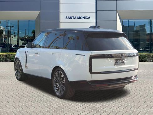 Used 2024 Land Rover Range Rover SE image 3