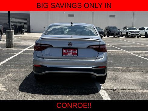 Used 2024 Volkswagen Jetta SE FWD image 6