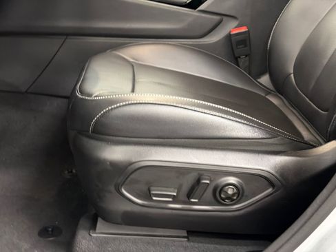 Used 2023 Jeep Grand Cherokee L Limited w/ Luxury Tech Group II image 17