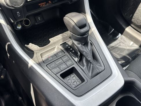 Used 2021 Toyota RAV4 LE w/ Carpet Mat Package (TMS) AWD/4WD image 22