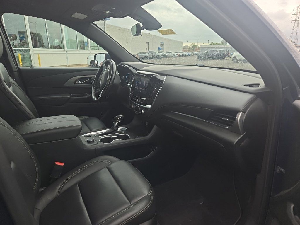 Used 2022 Chevrolet Traverse LT w/ LT Premium Package AWD/4WD image 17