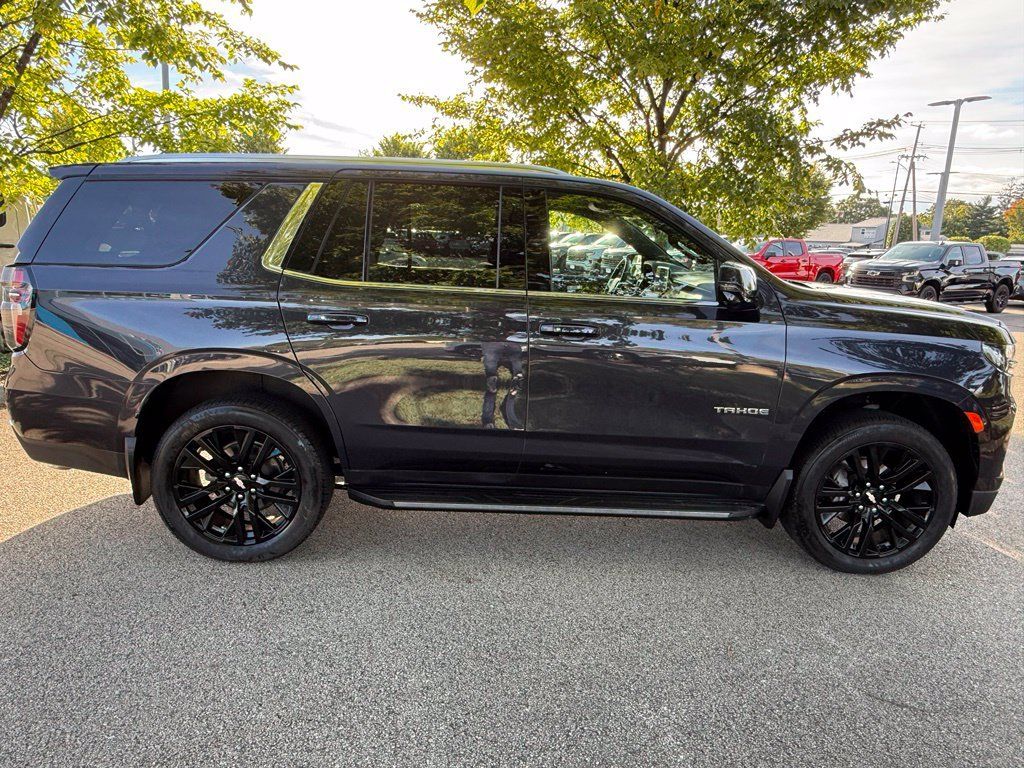 Used 2024 Chevrolet Tahoe LT w/ Luxury Package AWD/4WD image 6
