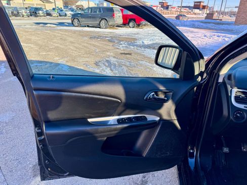 Used 2020 Dodge Journey SE w/ SE Popular Equipment Group image 9