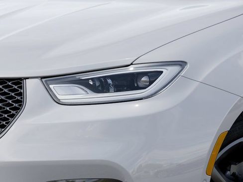 New 2026 Chrysler Pacifica Select FWD image 10