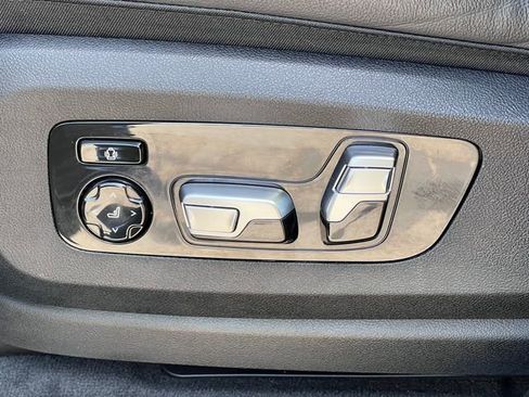 Used 2021 BMW X7 M50i AWD/4WD image 15