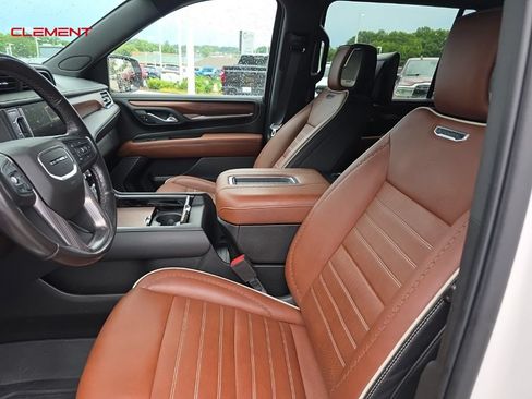 Used 2023 GMC Yukon XL Denali Ultimate AWD/4WD image 13