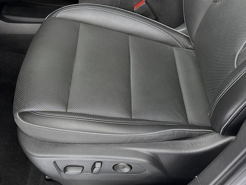 Used 2021 Buick Envision Essence w/ Sport Touring Package AWD/4WD image 18