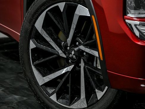 Used 2024 Mitsubishi Outlander SEL image 3