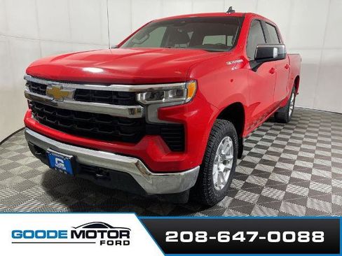 Used 2023 Chevrolet Silverado 1500 LT w/ Convenience Package II AWD/4WD image 4