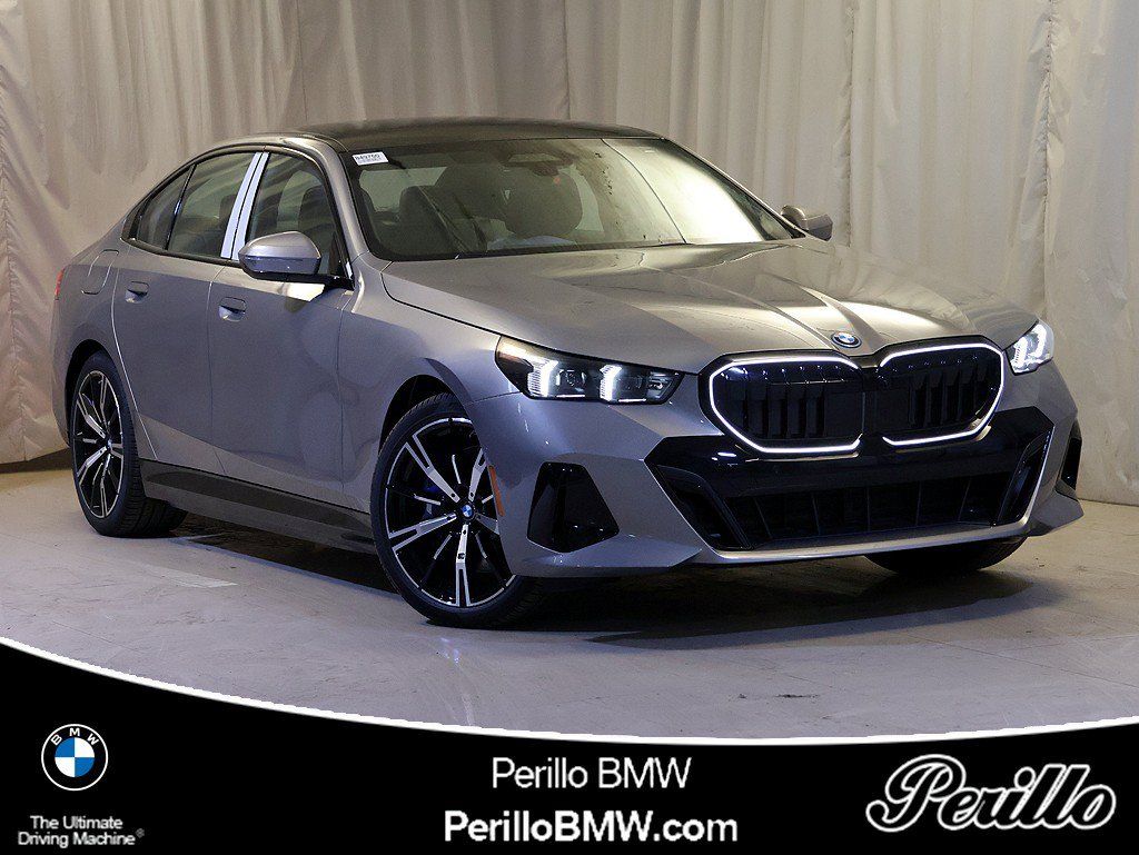 Used 2027 BMW 550e xDrive AWD/4WD image 1