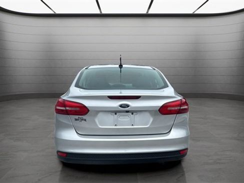 Used 2016 Ford Focus SE w/ SE Cold Weather Package image 8