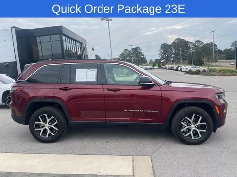 Used 2024 Jeep Grand Cherokee Limited image 4