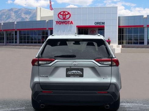 Used 2025 Toyota RAV4 LE AWD/4WD image 4