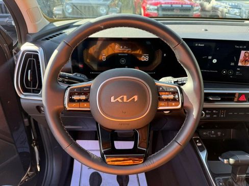 Used 2025 Kia Sorento S w/ Panoramic Sunroof Package image 5