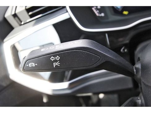 Used 2025 Audi Q3 2.0T Premium image 16