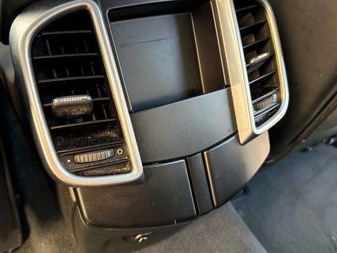 Used 2018 Porsche Cayenne Platinum Edition image 21