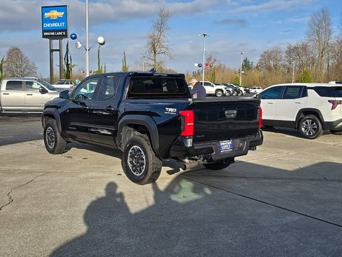 Used 2025 Toyota Tacoma TRD Off-Road image 3