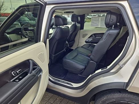Used 2024 Land Rover Range Rover Long Wheelbase SE image 17