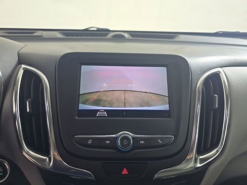 Used 2021 Chevrolet Equinox LS image 9