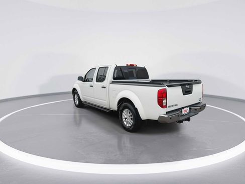 Used 2018 Nissan Frontier SV image 6