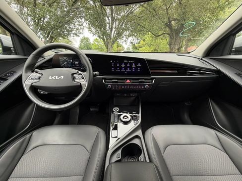 Used 2023 Kia Niro Wind w/ Wind Preserve Package FWD image 2