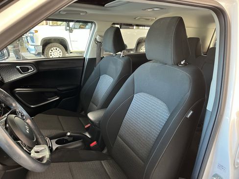 Used 2022 Kia Soul EX image 24