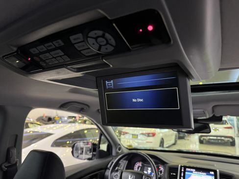 Used 2017 Honda Pilot Touring image 31