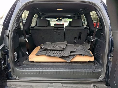 Used 2023 Lexus GX 460 Premium w/ Premium Plus Package image 35