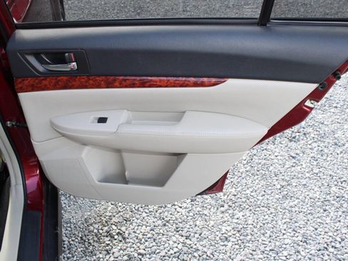 Used 2011 Subaru Outback 3.6R Limited w/ PWR Moonroof Pkg image 24