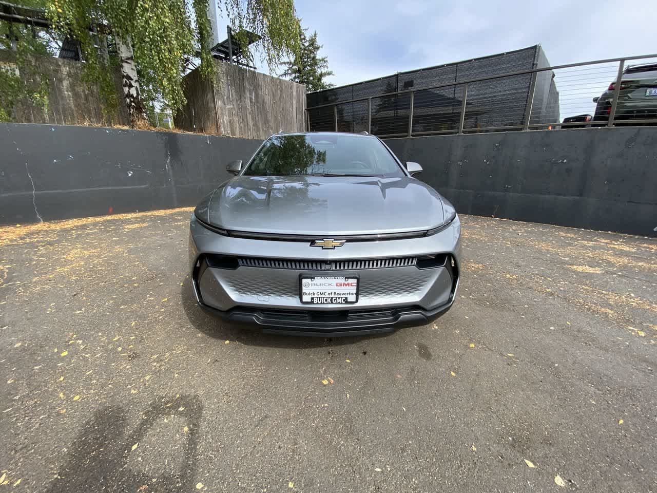 Used 2026 Chevrolet Equinox EV LT FWD image 9