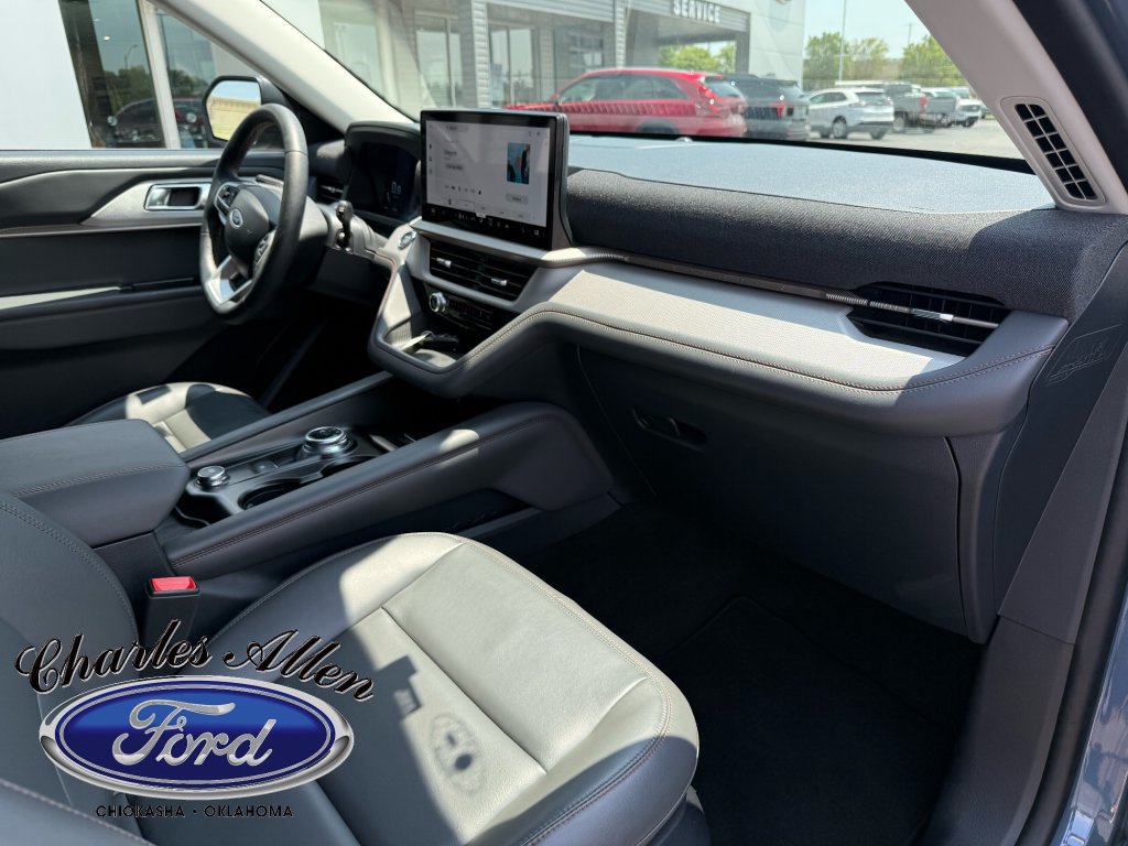 Used 2025 Ford Explorer Active w/ Active Comfort Package RWD image 11