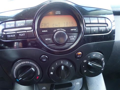 Used 2012 MAZDA MAZDA2 Touring FWD image 34