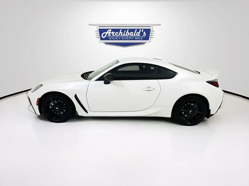Used 2023 Toyota GR86 Premium RWD image 4