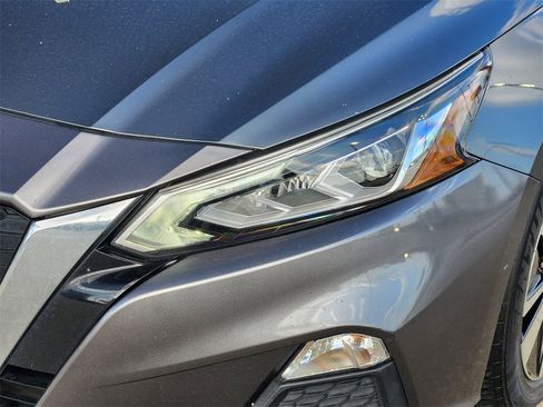 Used 2021 Nissan Altima 2.5 SV w/ SV Premium Package image 9