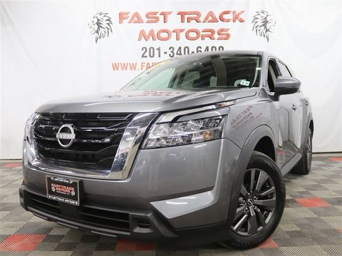 Used 2022 Nissan Pathfinder S image 1