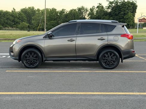 Used 2015 Toyota RAV4 LE AWD/4WD image 2