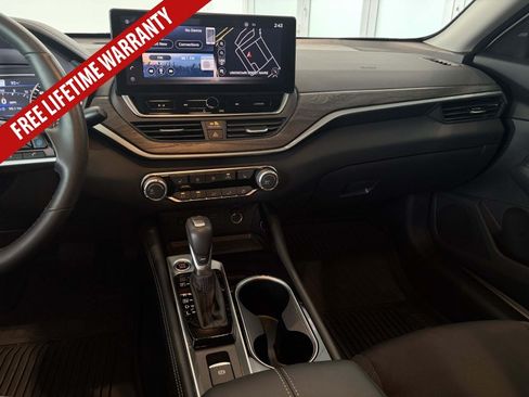 Used 2024 Nissan Altima 2.5 SV w/ SV Premium Package FWD image 37