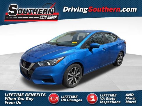 Used 2021 Nissan Versa SV image 1