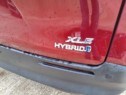 Certified 2023 Toyota Sienna XLE FWD image 7