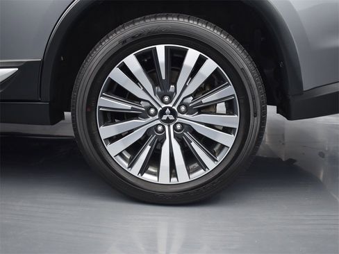 Used 2019 Mitsubishi Outlander SE image 6