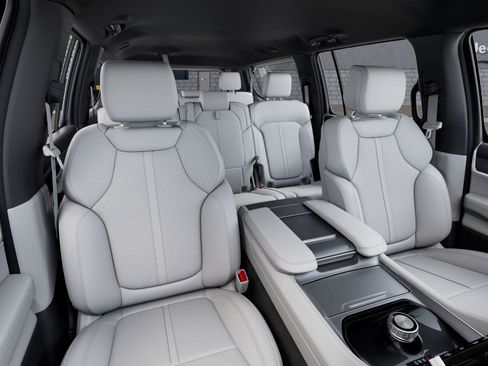 New 2026 Jeep Grand Wagoneer L Grand Wagoneer L 4x2 image 9