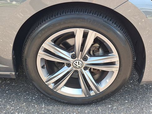 Used 2021 Volkswagen Jetta R-Line FWD image 9